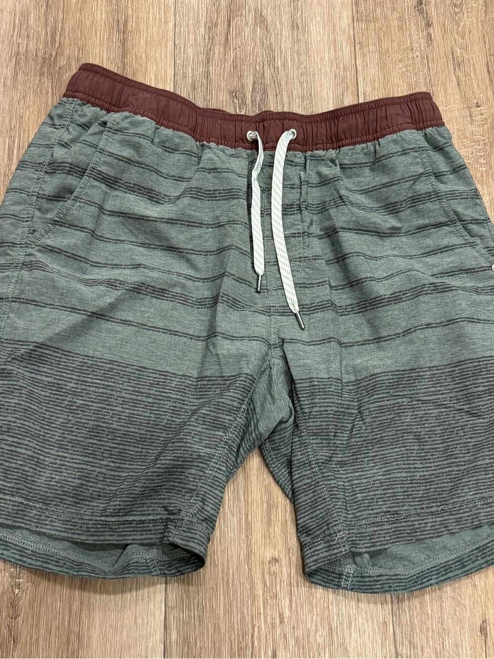 Vuori shorts with Maroon Waistband